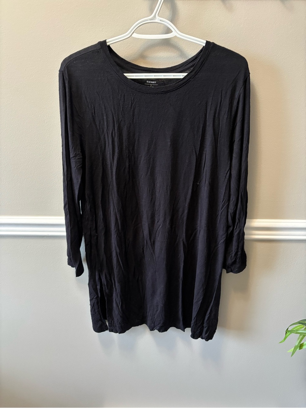 Old Navy Black Long-Sleeve Tunic Tee